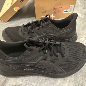 MENS SIZE 10 black running shoe